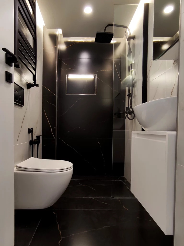 حمام و توالت فرنگی و روشویی خانه بازسازی شده