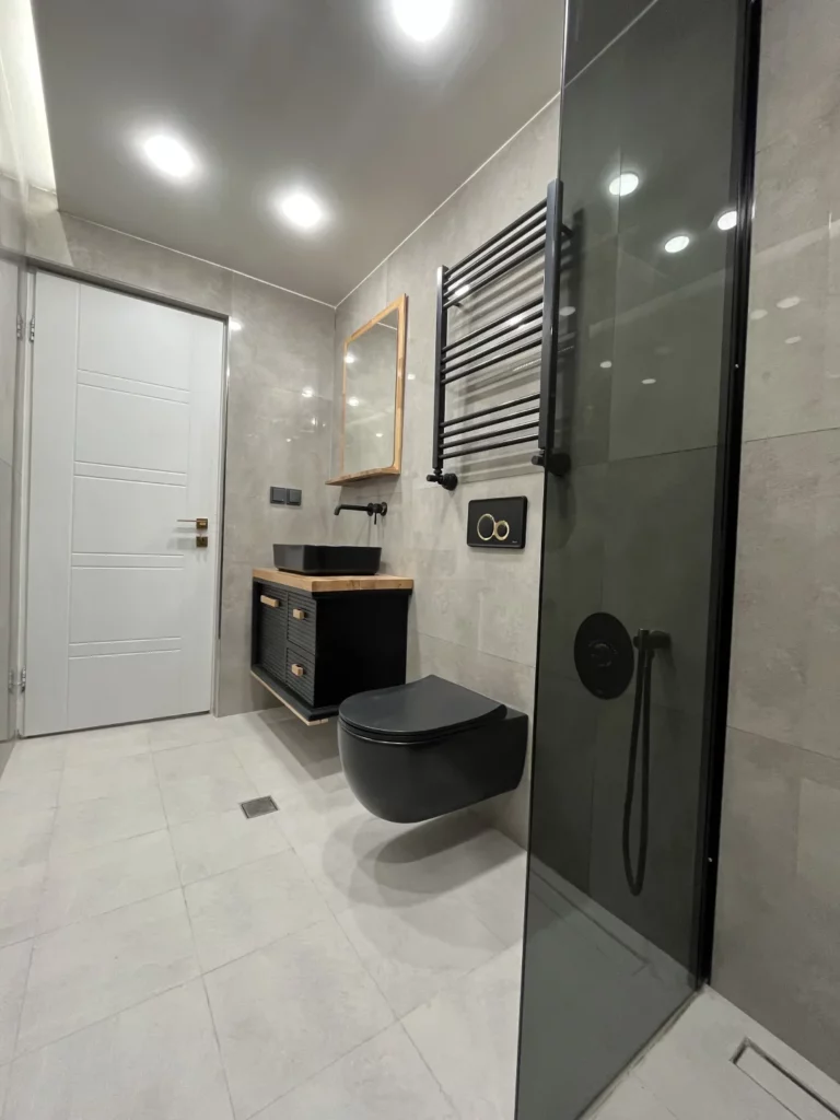 حمام وسرویس بهداشتی و روشویی خانه بازسازی شده
