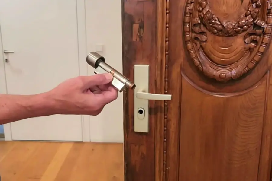 مراحل نصب گامبهگام دستگیره دیجیتال